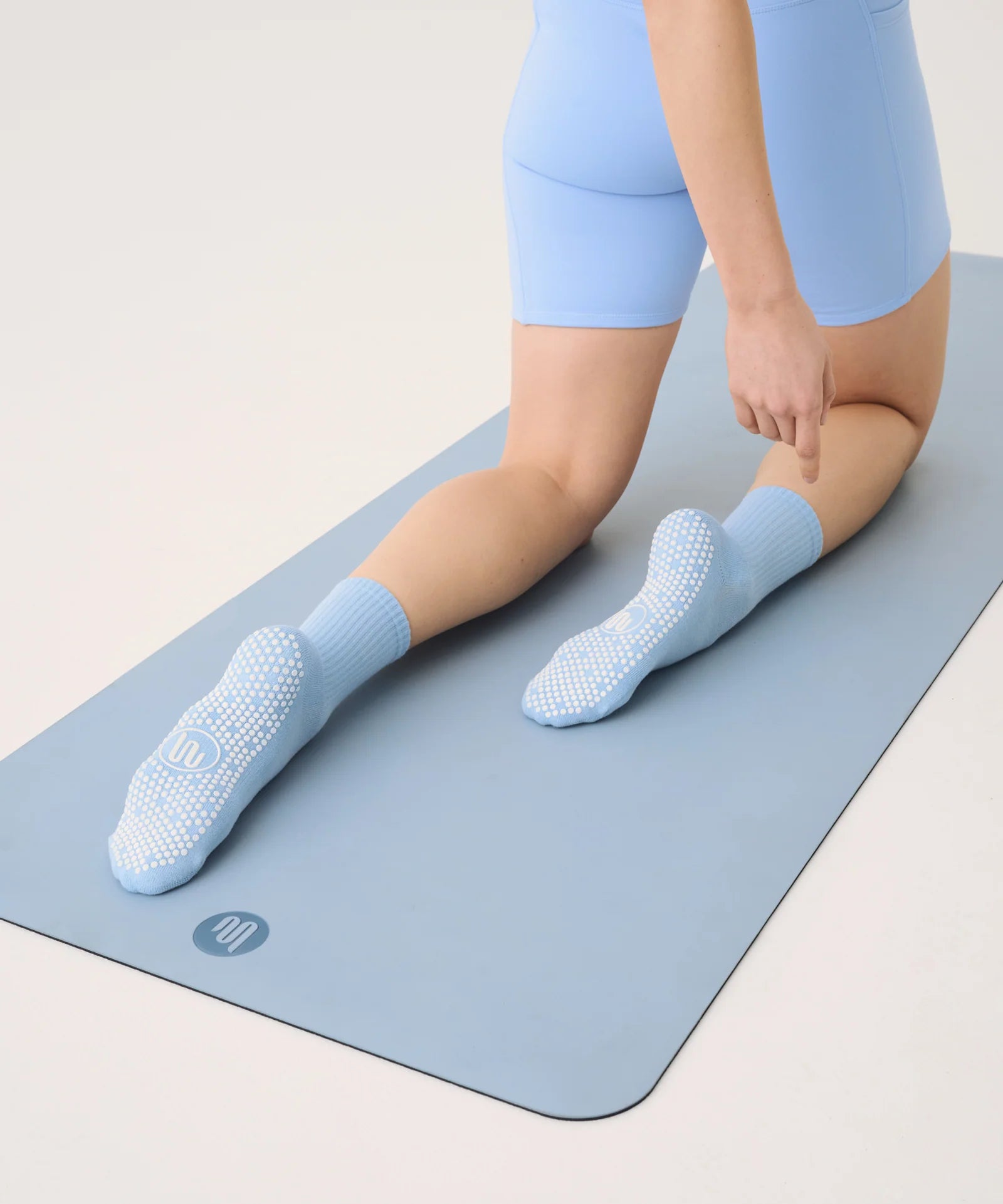 CREW NON SLIP GRIP SOCKS POWDER BLUE