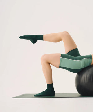 CREW NON SLIP GRIP SOCKS IN FOREST GREEN
