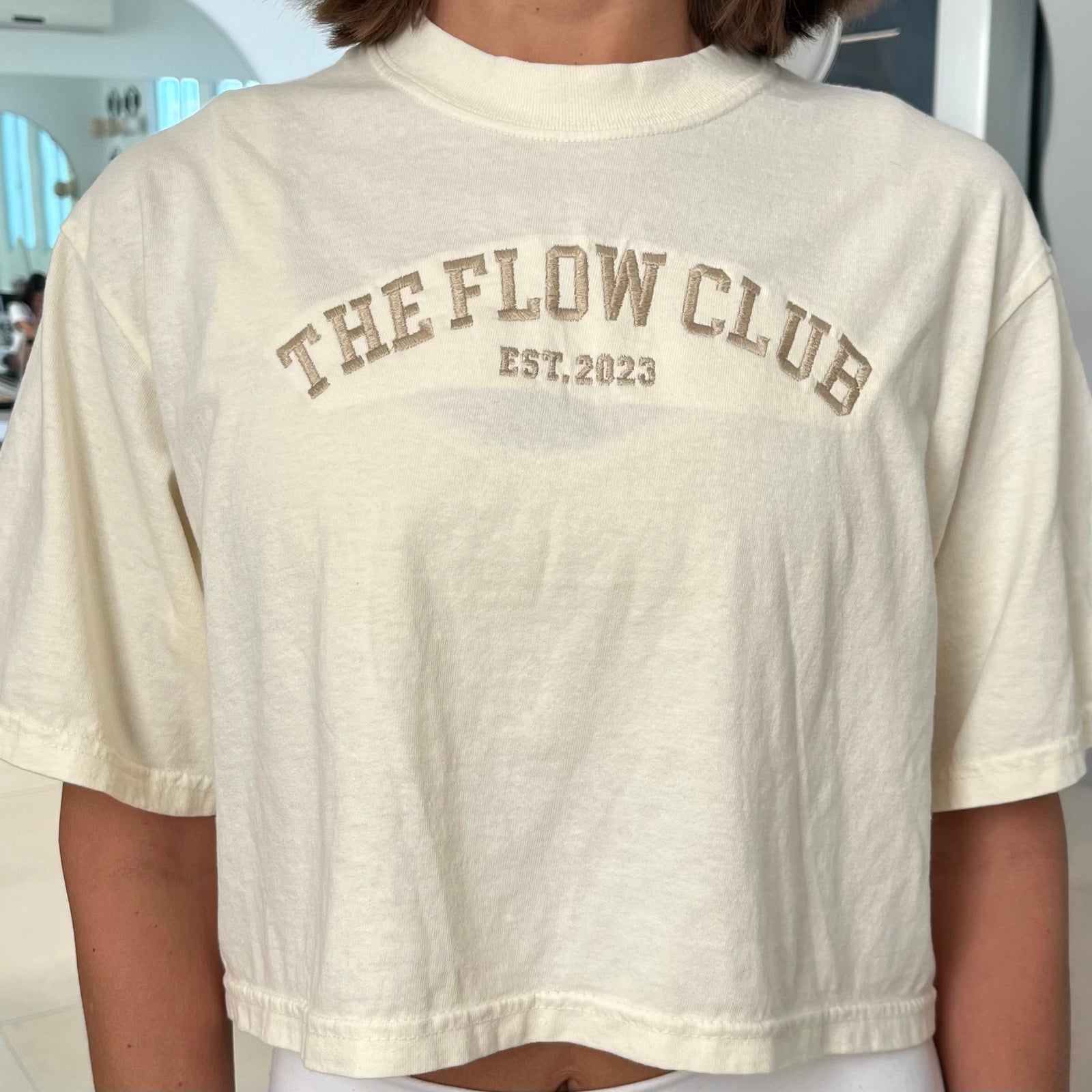 THE FLOW CLUB CROPPED TEE
