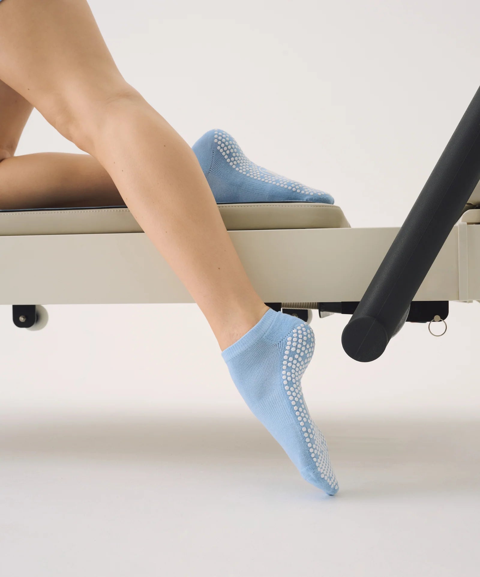 CLASSIC LOW RISE GRIP SOCKS POWDER BLUE