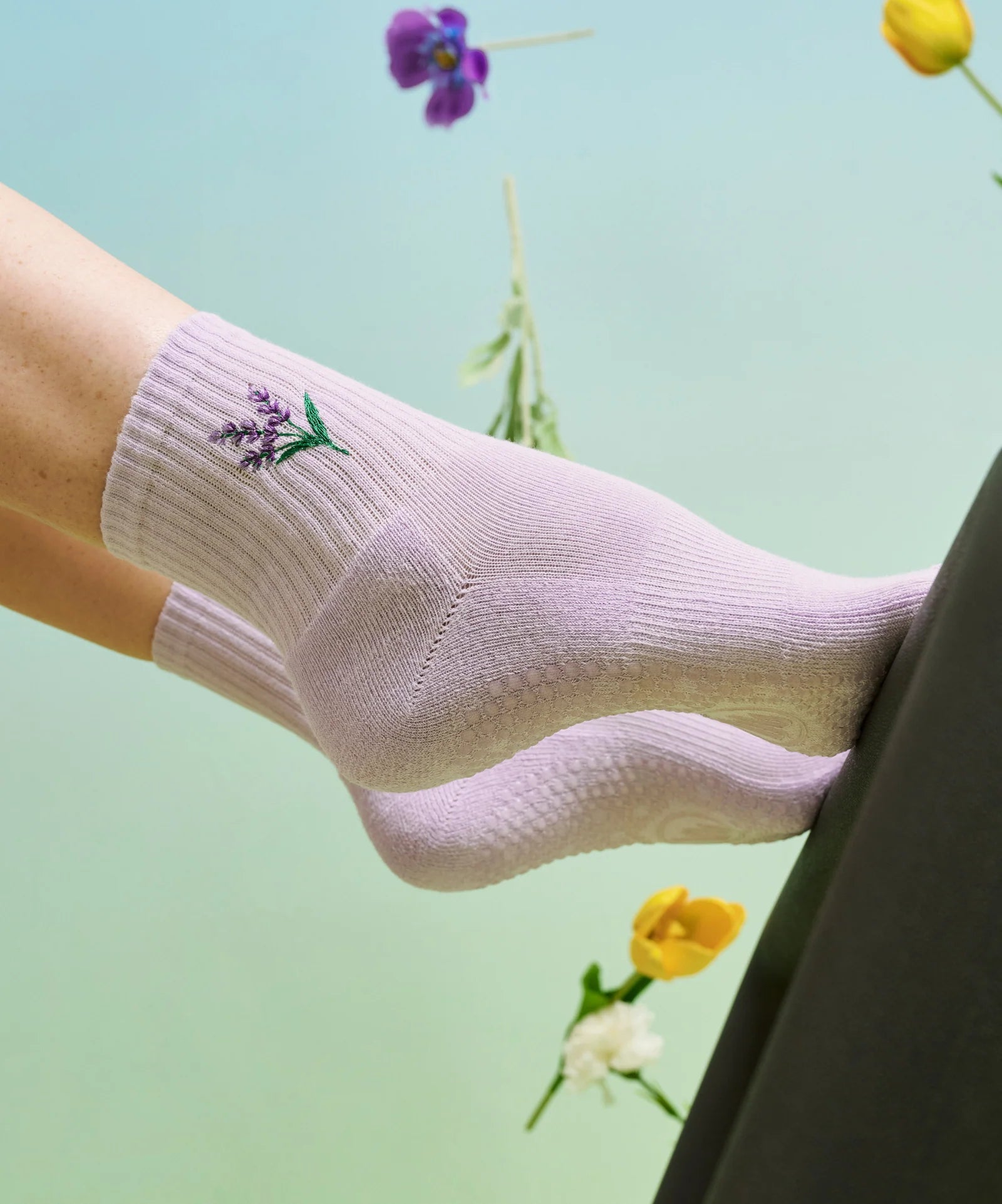 CREW NON SLIP GRIP SOCKS LAVENDER HAZE