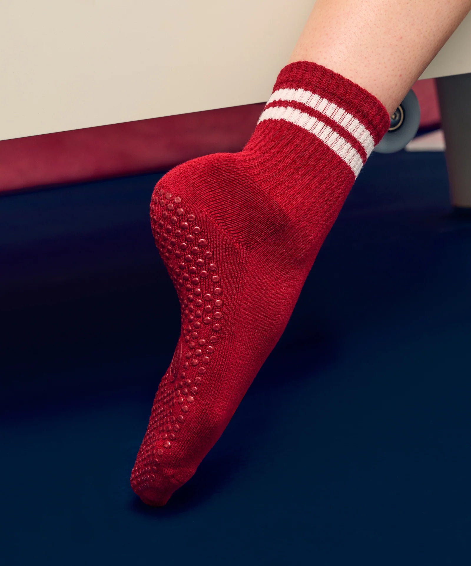 CREW NON SLIP GRIP SOCKS CRIMSON DREAM