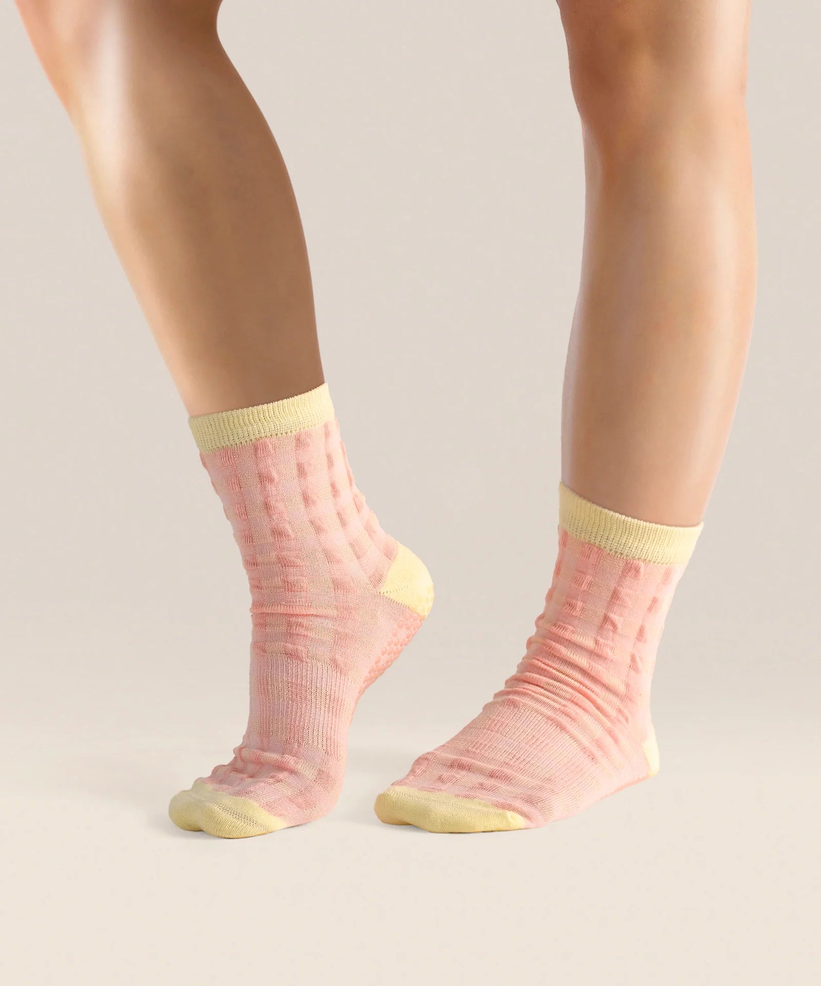 CREW NON SLIP GRIP SOCKS SUGAR PILNK GINGHAM