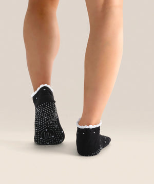 CLASSIC LOW RISE GRIP SOCKS BLACK POLKA RUFFLE