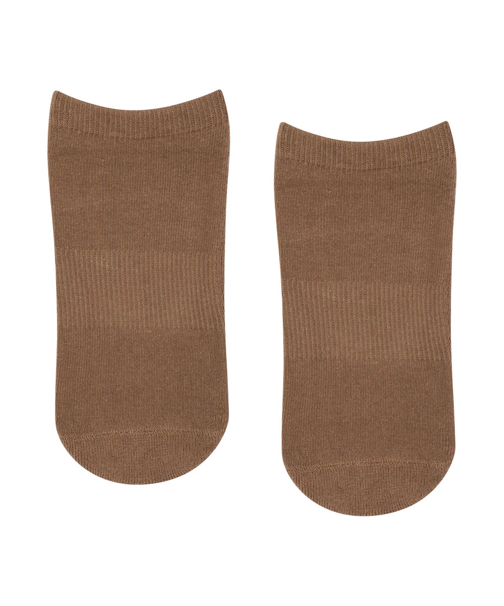 CLASSIC LOW RISE GRIP SOCKS - BARK BROWN